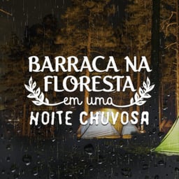 Barraca Na Floresta Em Uma Noite Chuvosa